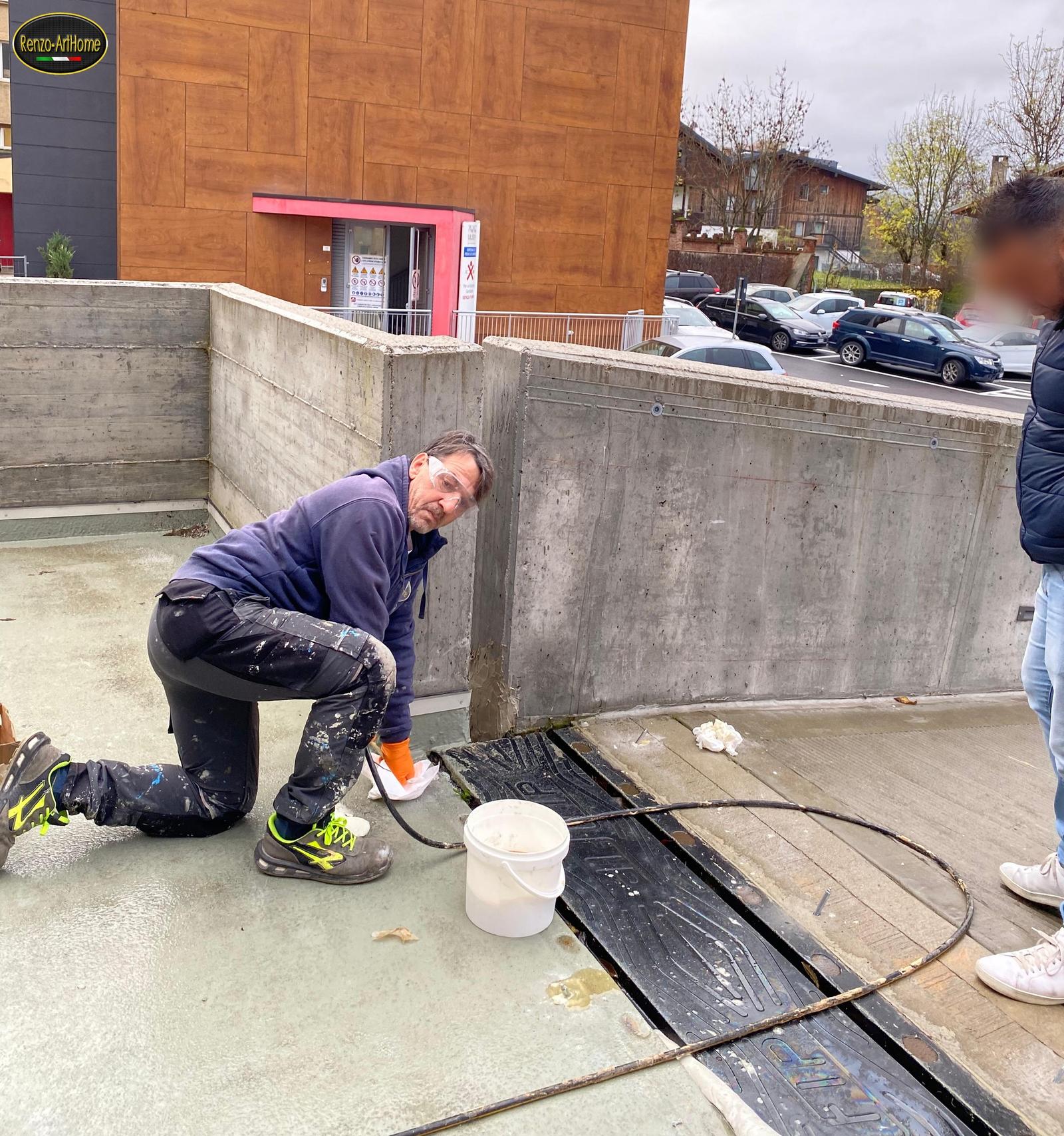 due persone in cantiere sul giunto