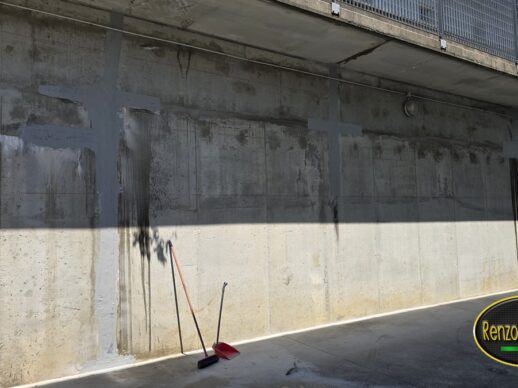 Muro contro terra a lavoro finito, giunti coperti con bandelle su mastice epossidico