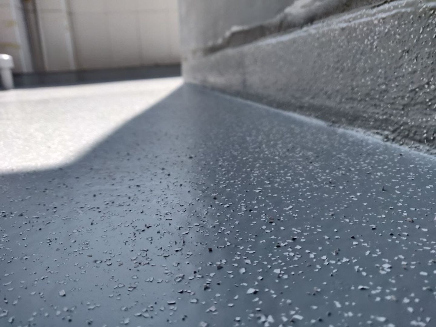 Il risvolto verticale con la semina di scaglie in primo piano