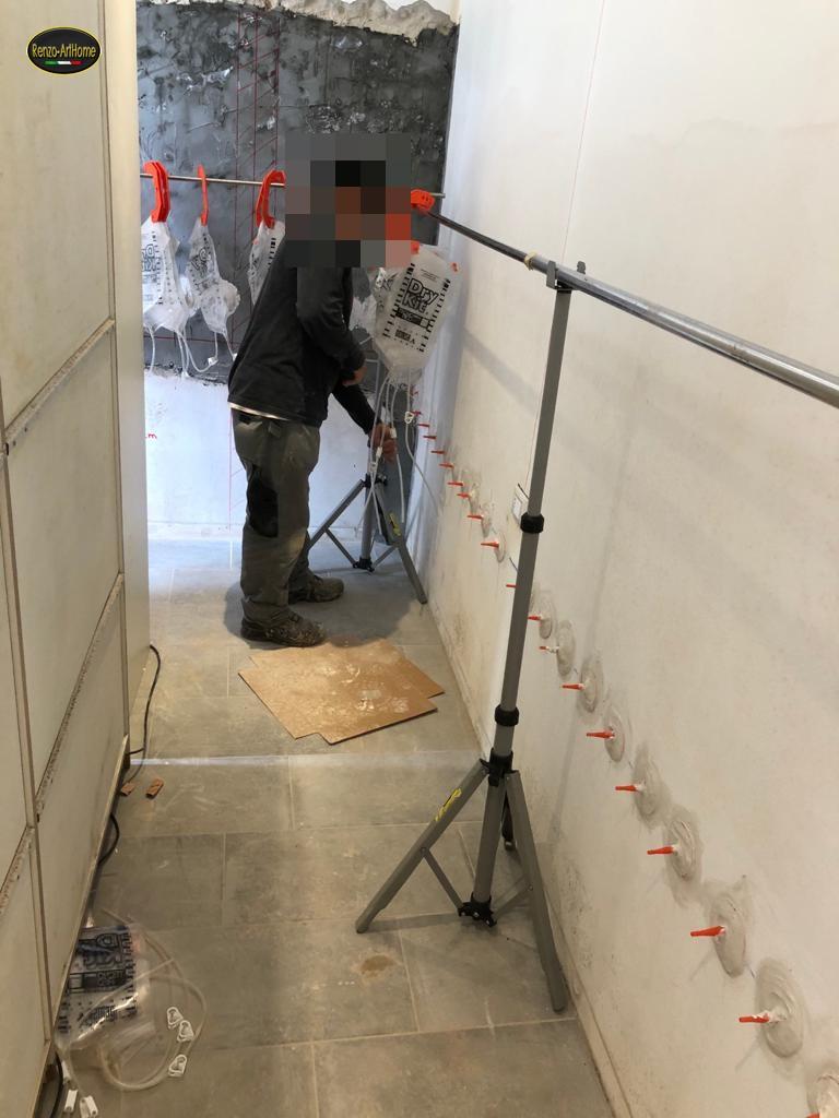 la linea dei trasfusori dalla porta