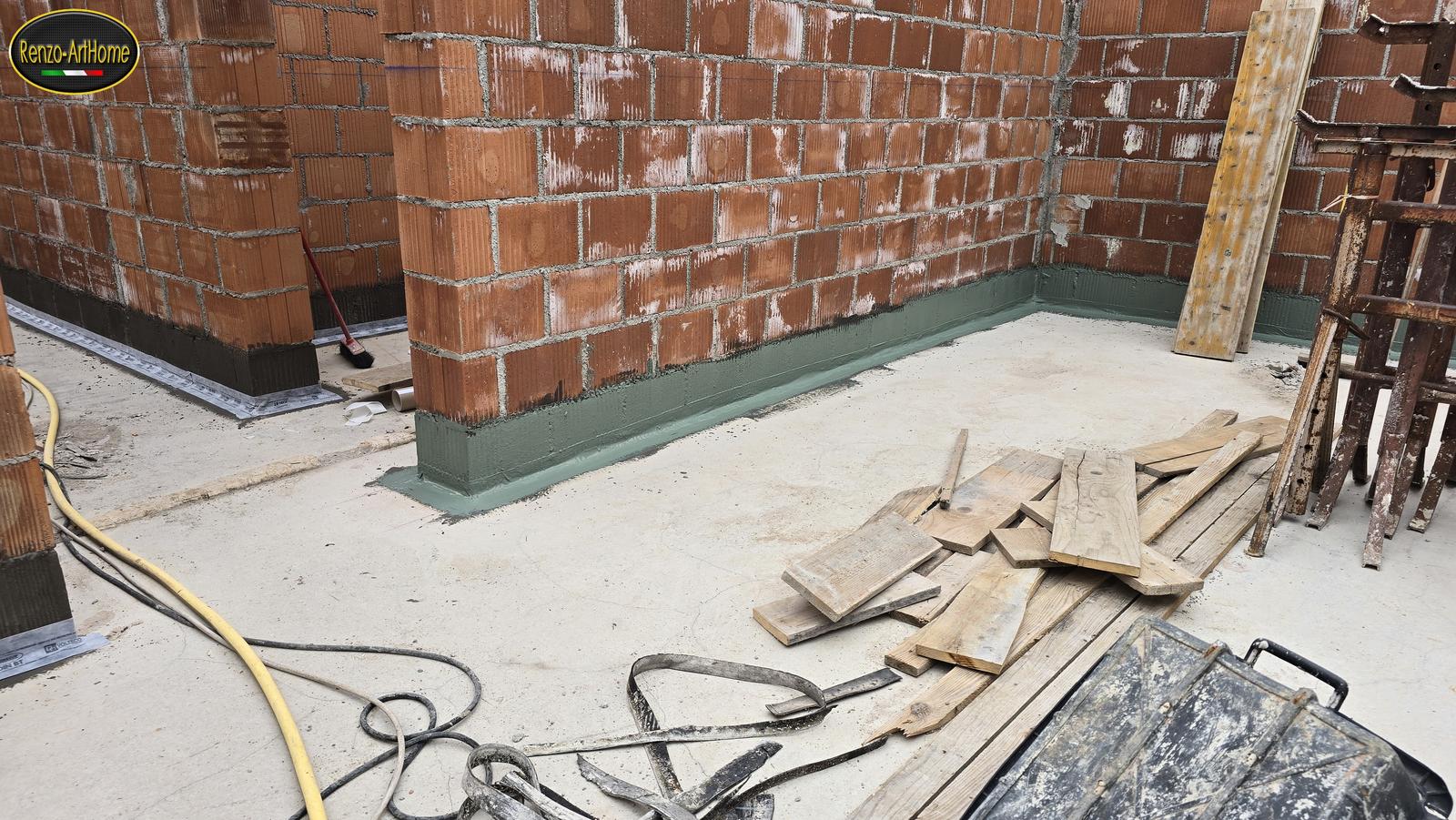 Angolo interno con la fascia impermeabile continua sulle due pareti